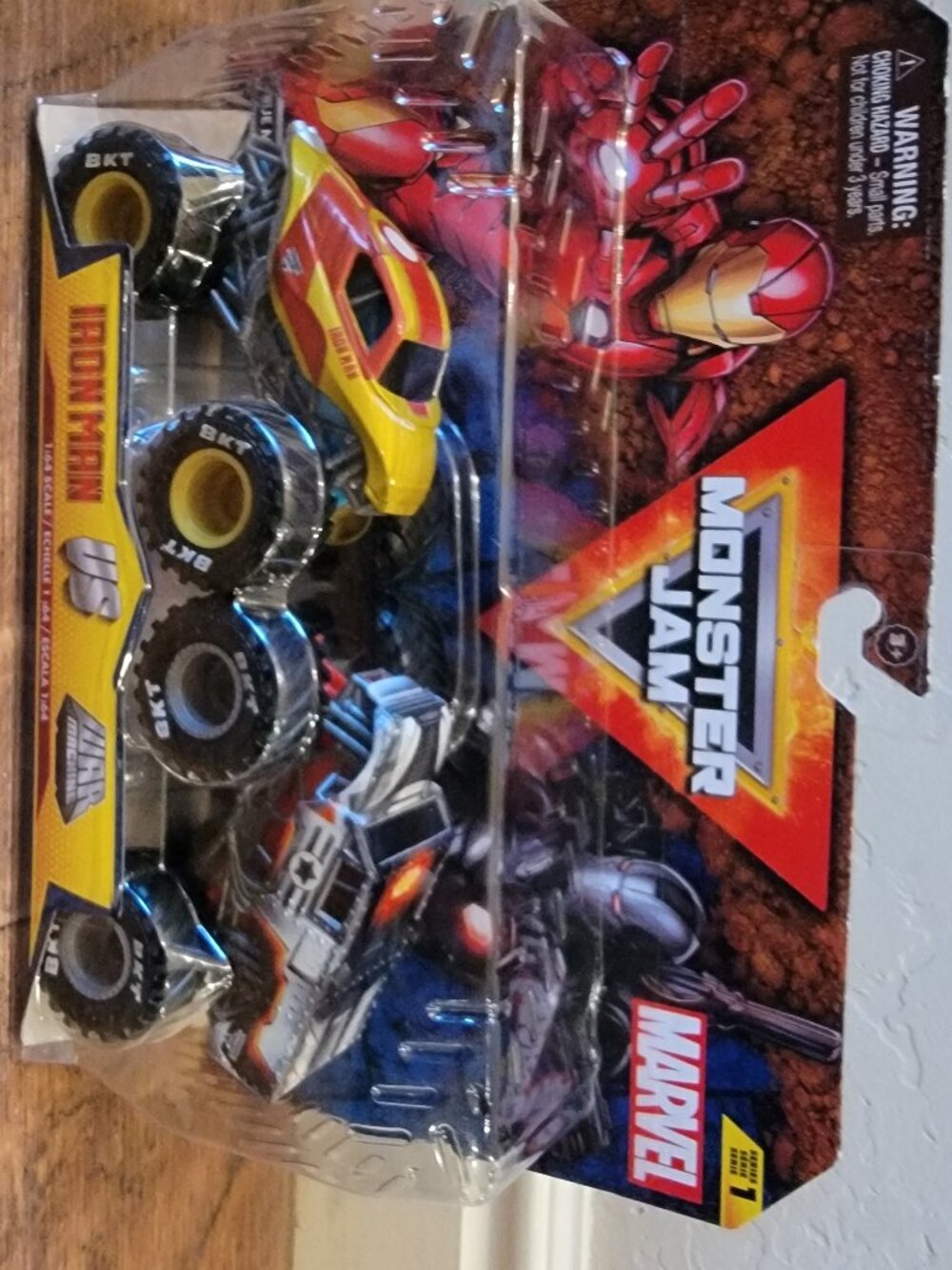 Monster Jam, Marvel Official Iron Man Vs. War Machine Die-Cast Monster Trucks, 1